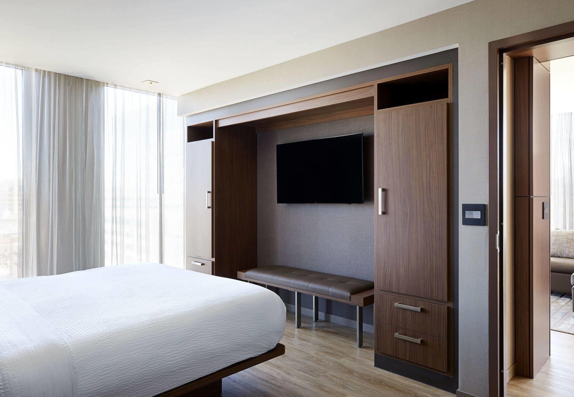 Ac Hotel By Marriott Madison Downtown Esterno foto